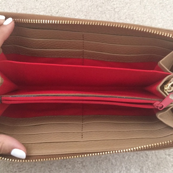 Dooney & Bourke wristlet - Picture 3 of 4